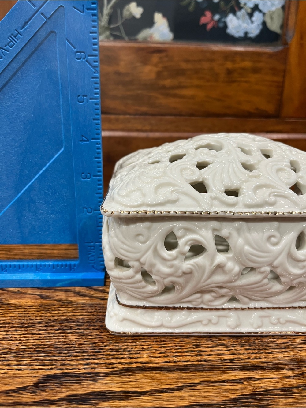 Vintage Ornate White Porcelain Decorative Box – Pierced Floral Scroll Design - Picture 9 of 11